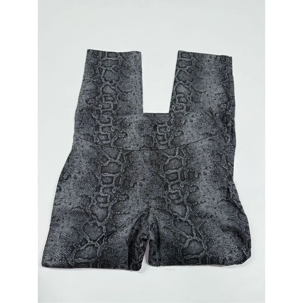 Susan Graver Side Zip Crop Snakeskin Print Size 4 Petite